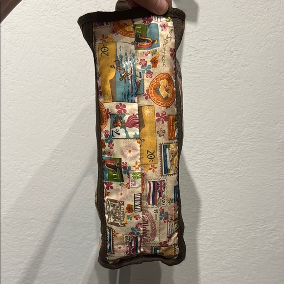 LeSportsac Hawaii Exclusive Everyday Deluxe Shoulder Bag - Picture 4 of 8